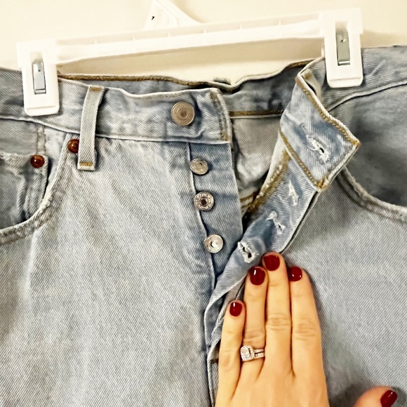 Levis 501 Straight Leg Light Wash Button Fly Jeans size 31 - Picture 4 of 9